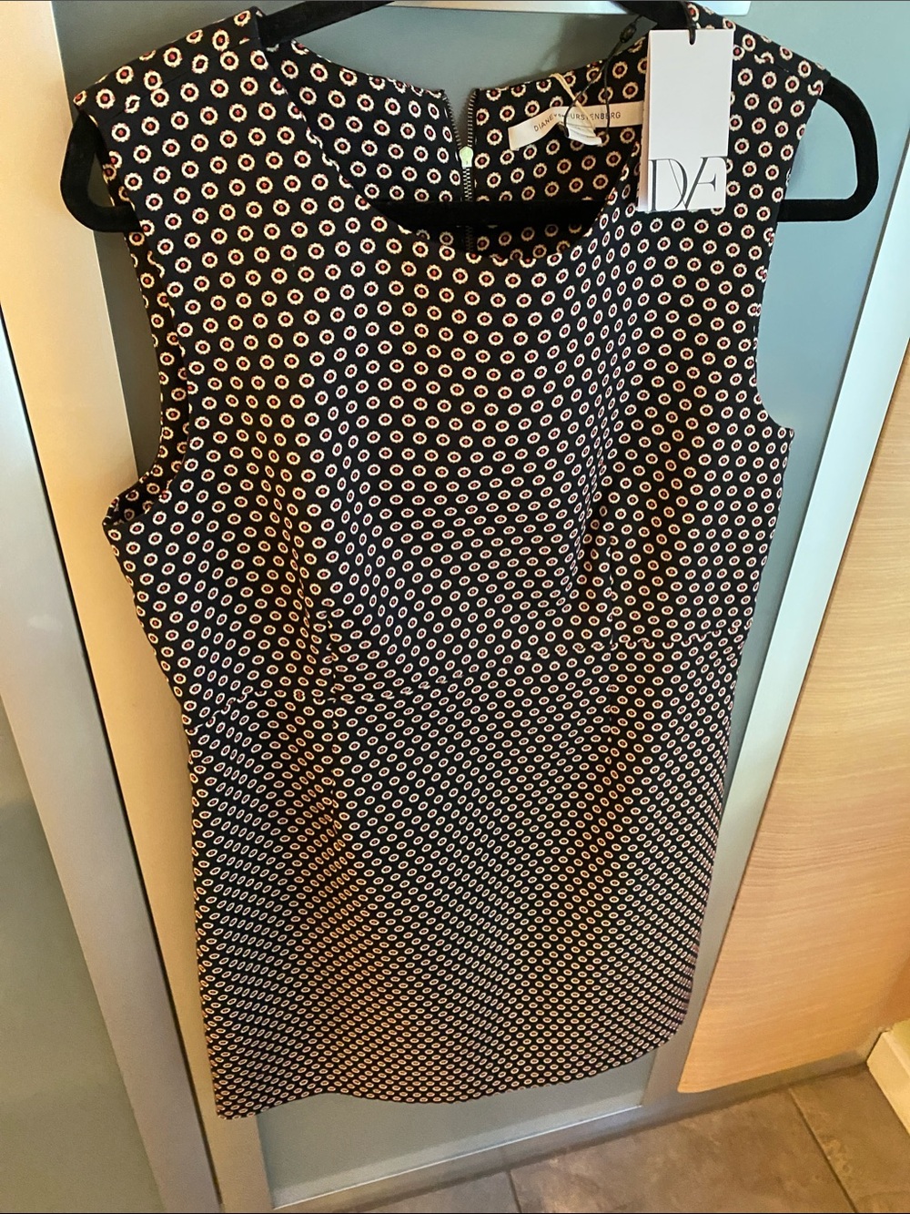 Diane Von Furstenberg Black/Ivory/Sleeveless Printed Shift Dress
